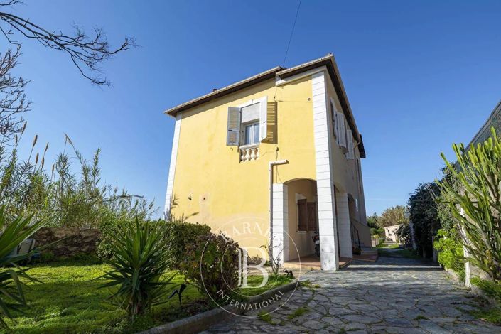 Image No.4-6 Bed House for sale