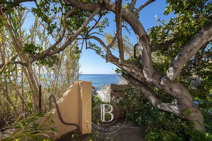 Image No.8-6 Bed House for sale