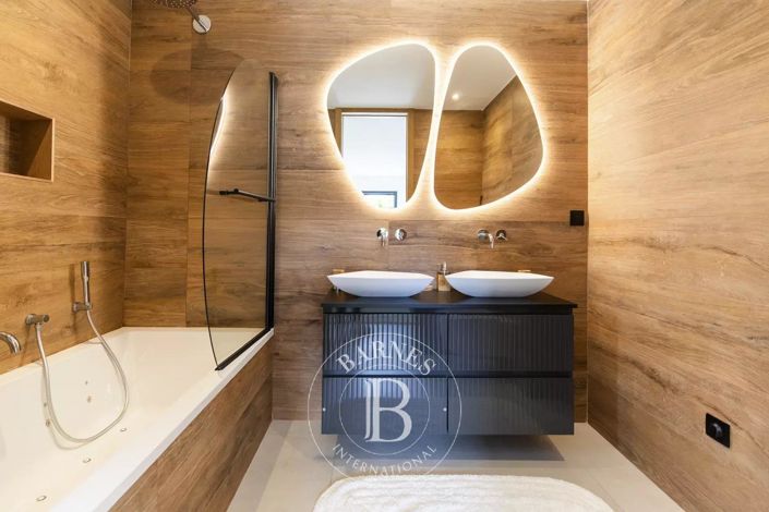 Image No.11-3 Bed House for sale