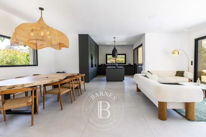 Image No.5-3 Bed House for sale