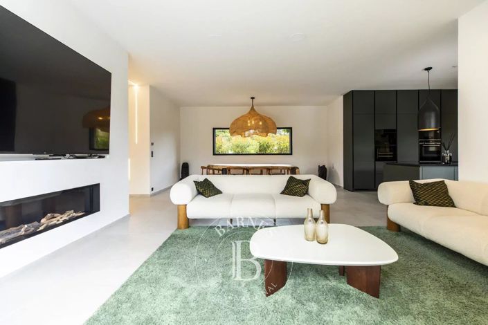 Image No.6-3 Bed House for sale