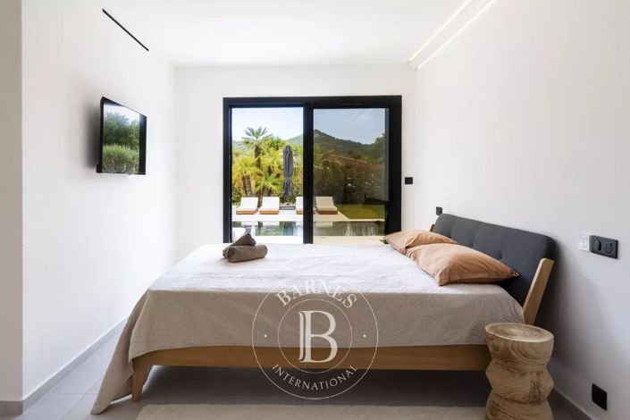 Image No.9-3 Bed House for sale