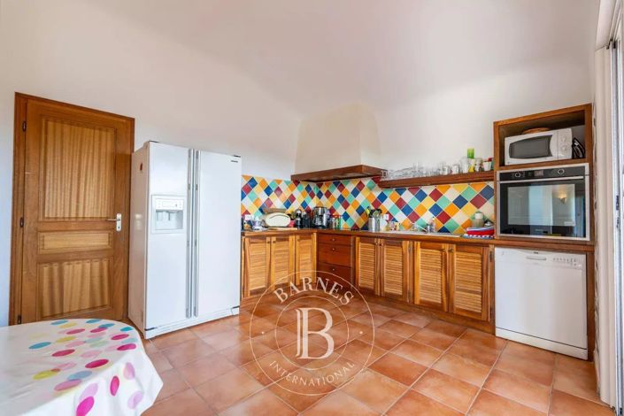 Image No.12-5 Bed House for sale