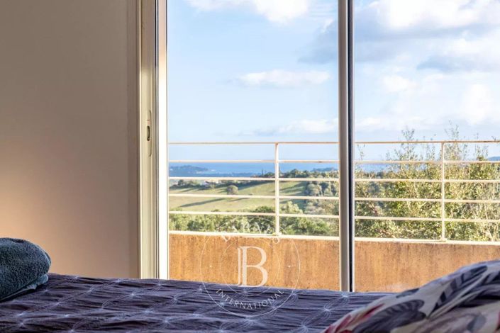 Image No.15-5 Bed House for sale