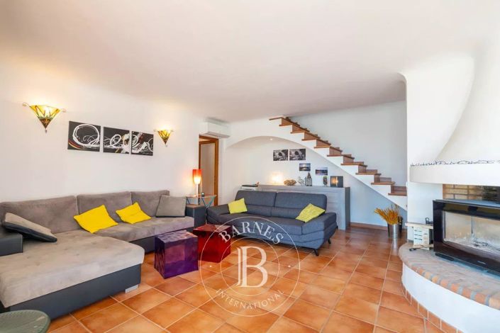 Image No.9-5 Bed House for sale