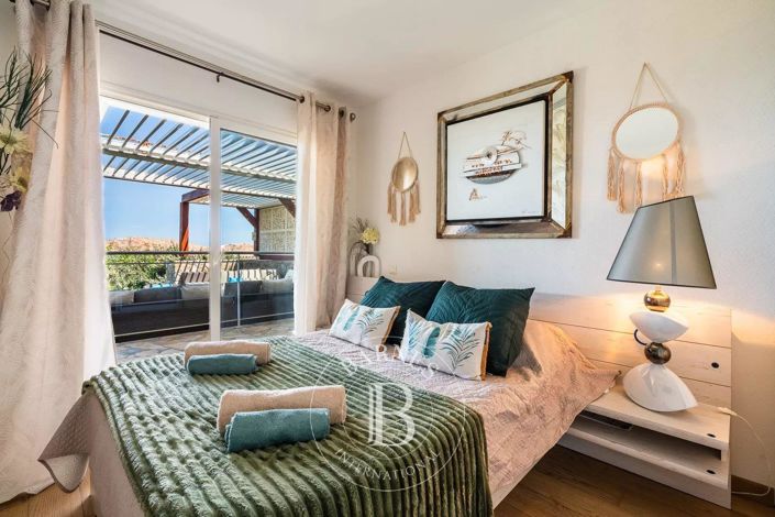 Image No.10-7 Bed House for sale