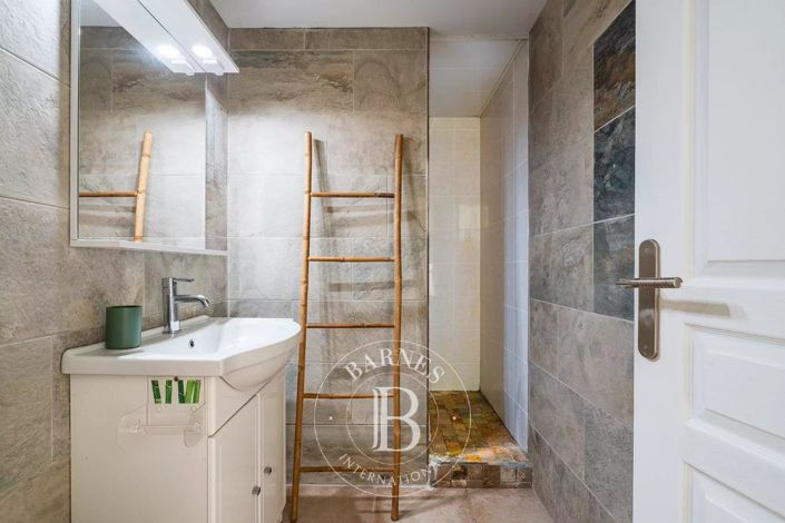 Image No.15-7 Bed House for sale