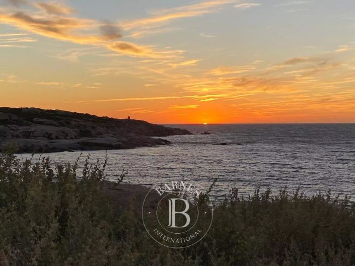 Image No.24-7 Bed House for sale