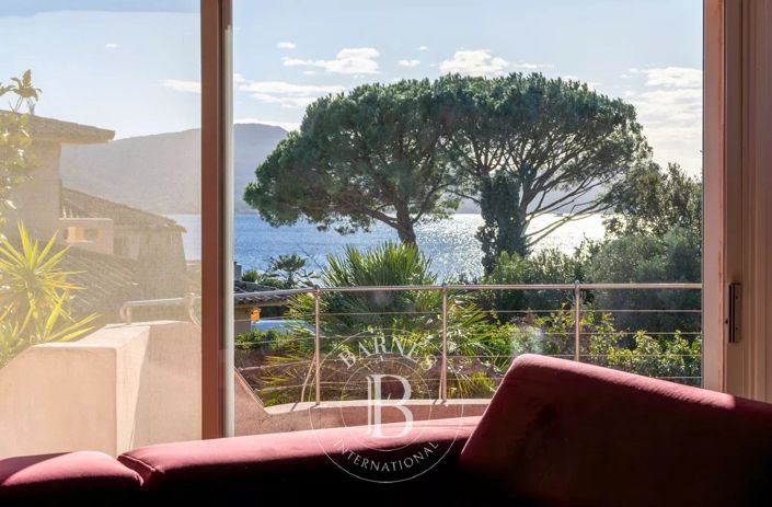 Image No.3-4 Bed House for sale