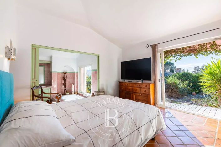 Image No.8-4 Bed House for sale