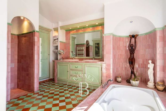 Image No.9-4 Bed House for sale