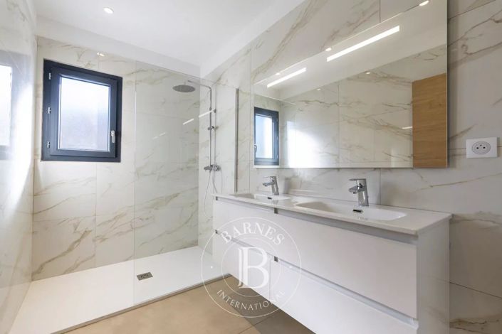 Image No.15-4 Bed House for sale