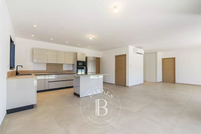 Image No.6-4 Bed House for sale