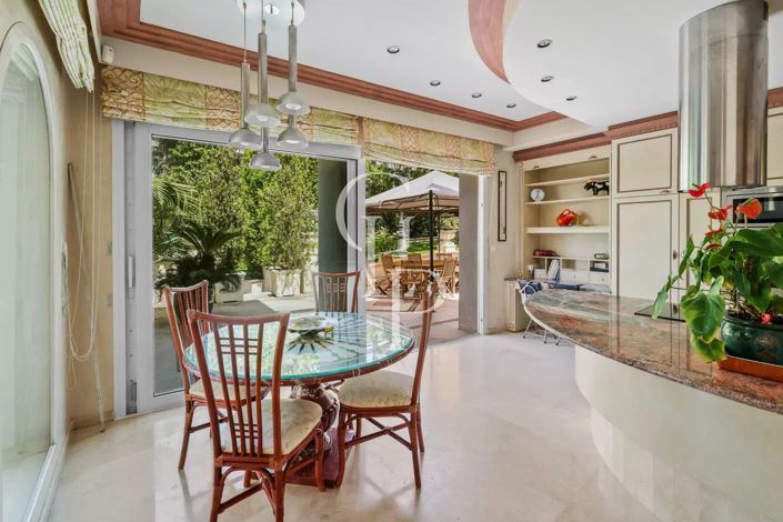 Image No.18-5 Bed House for sale