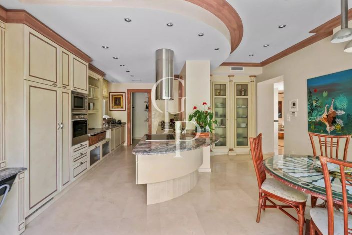 Image No.19-5 Bed House for sale