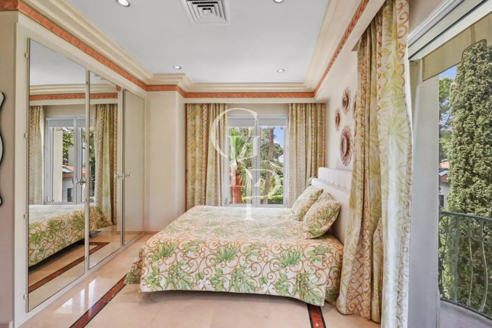 Image No.24-5 Bed House for sale