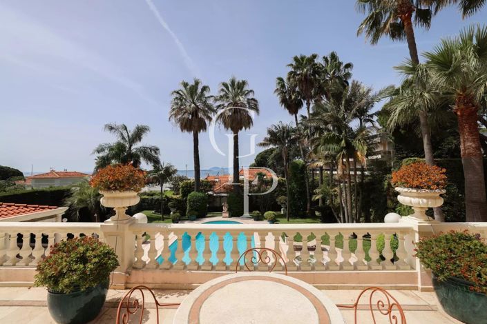 Image No.8-5 Bed House for sale