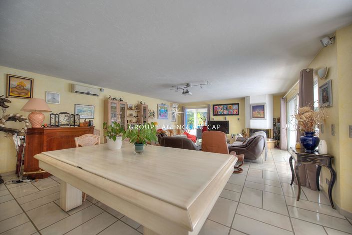 Image No.4-4 Bed House for sale