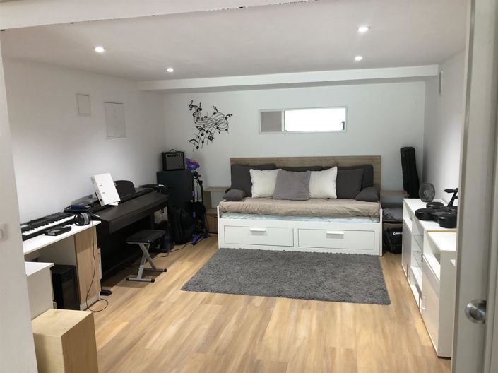 Image No.8-4 Bed House for sale