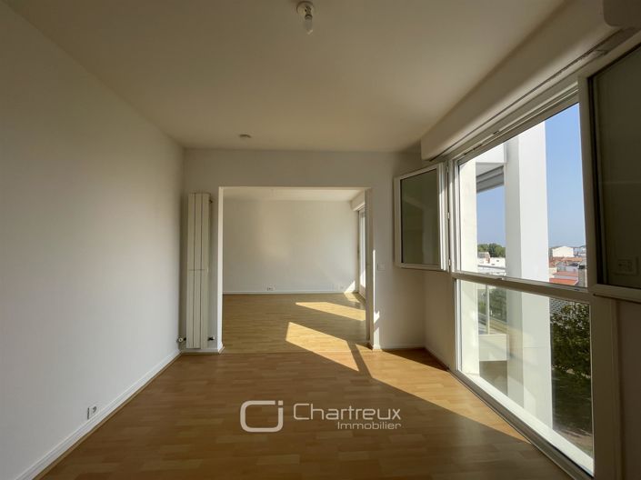 Image No.10-3 Bed Apartment for sale