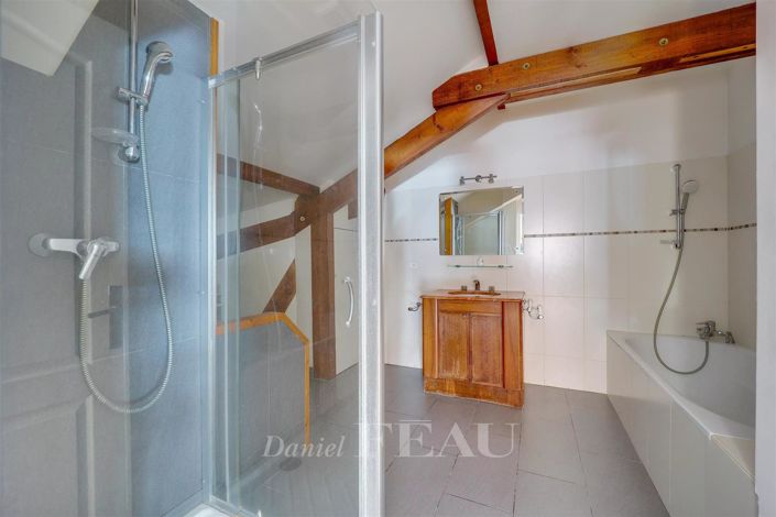 Image No.14-6 Bed Apartment for sale