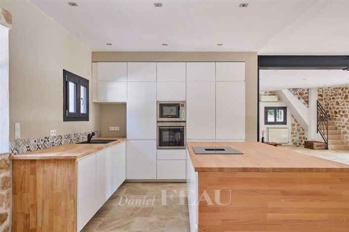 Image No.14-6 Bed House for sale