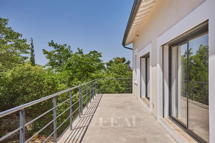 Image No.17-6 Bed House for sale