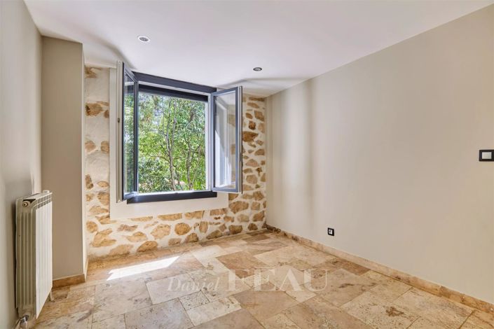 Image No.18-6 Bed House for sale