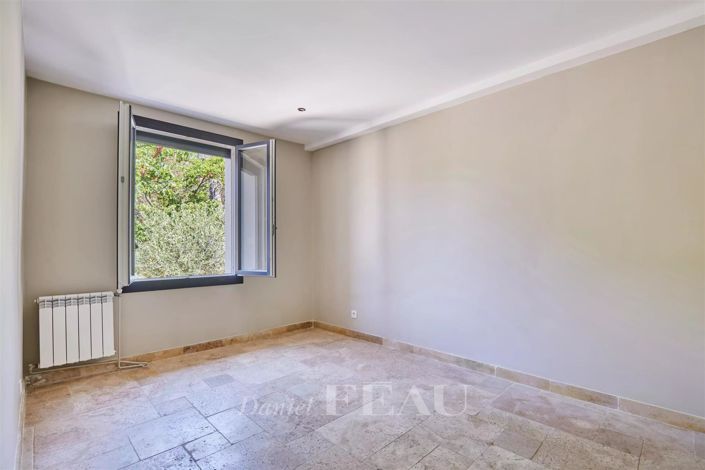 Image No.19-6 Bed House for sale