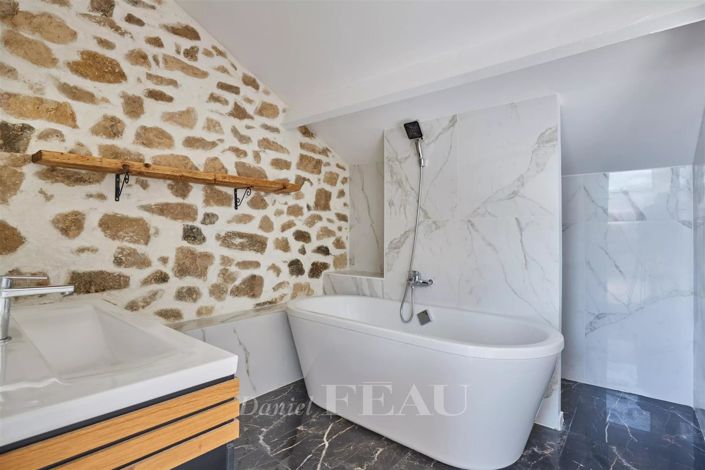 Image No.23-6 Bed House for sale