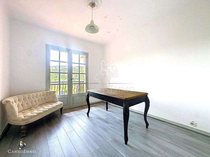 Image No.10-4 Bed House for sale