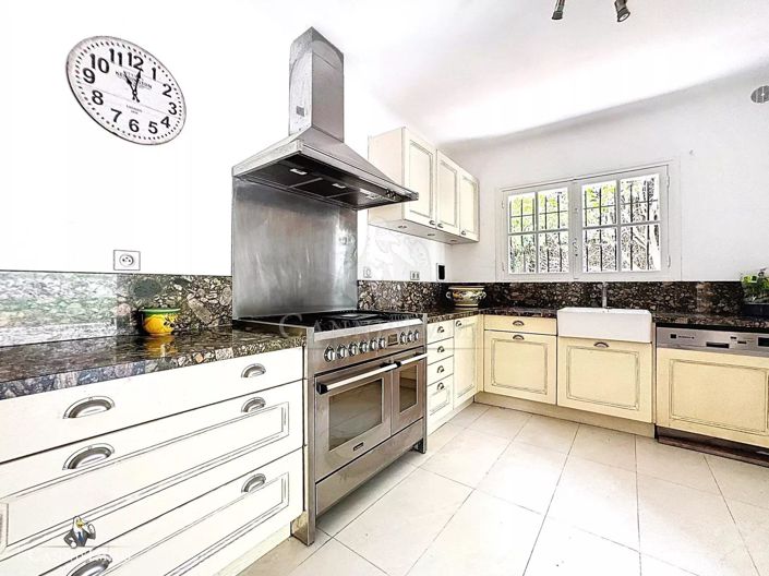 Image No.6-4 Bed House for sale