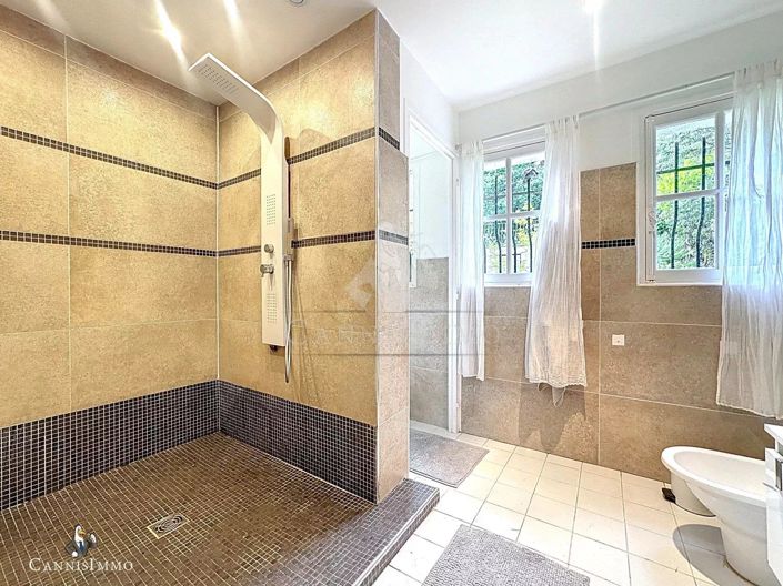 Image No.9-4 Bed House for sale