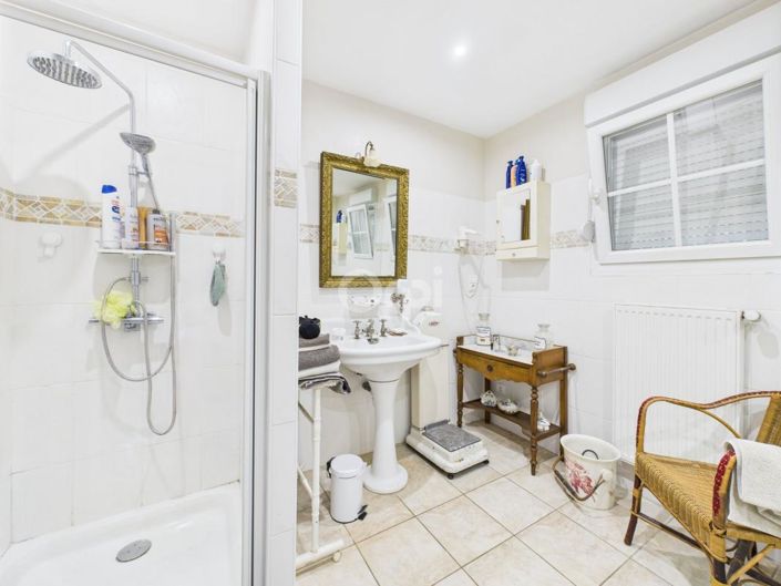 Image No.10-8 Bed House for sale