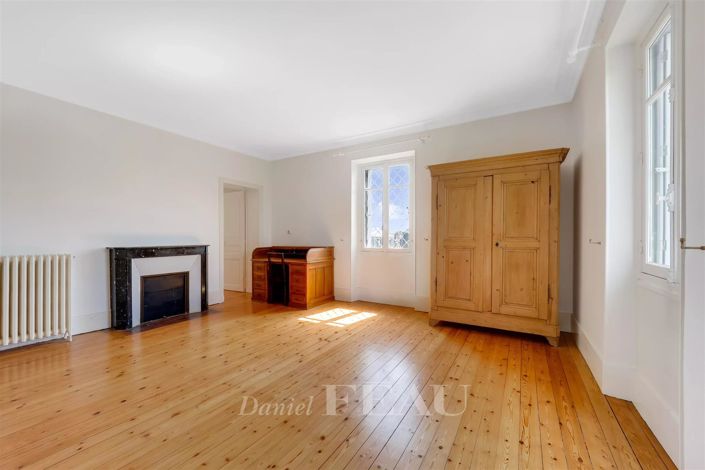 Image No.14-7 Bed House for sale