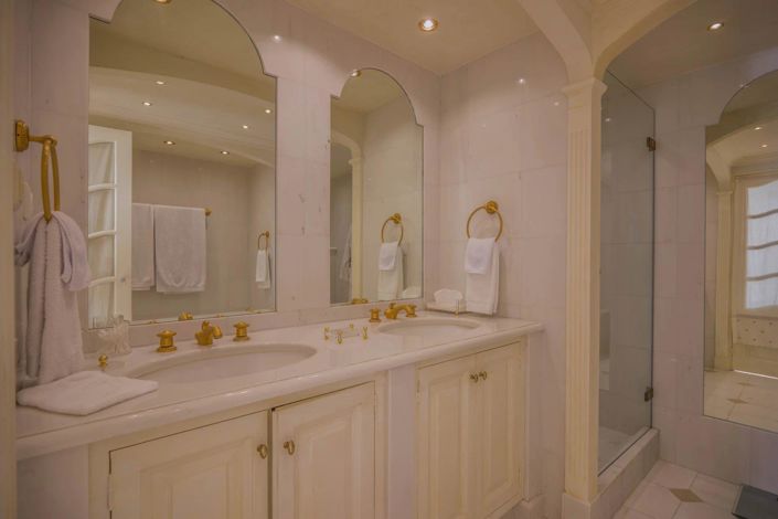 Image No.8-4 Bed House for sale