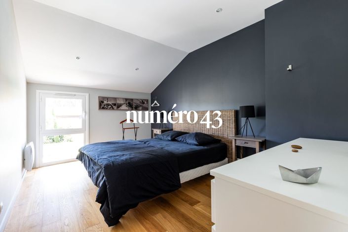 Image No.15-6 Bed Property for sale