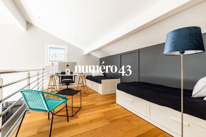 Image No.17-6 Bed Property for sale