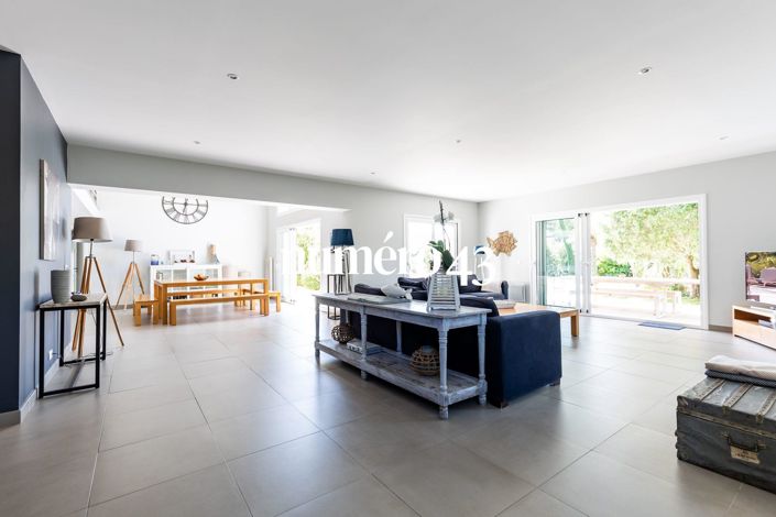 Image No.9-6 Bed Property for sale