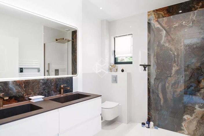 Image No.16-4 Bed House for sale