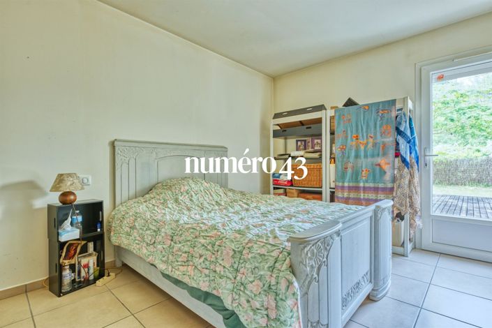 Image No.12-2 Bed House for sale