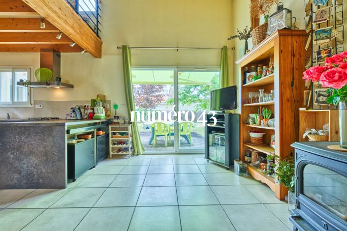 Image No.5-2 Bed House for sale