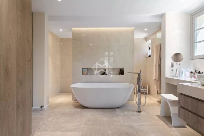 Image No.19-4 Bed House for sale