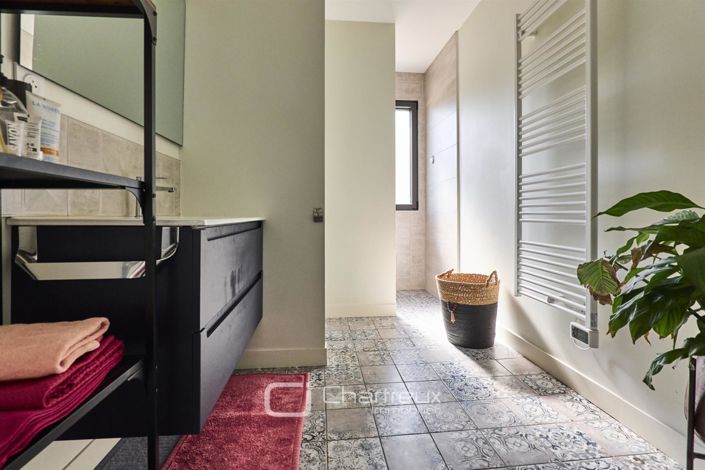 Image No.11-5 Bed House for sale