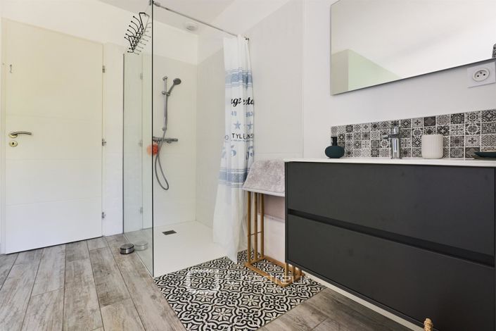 Image No.15-5 Bed House for sale