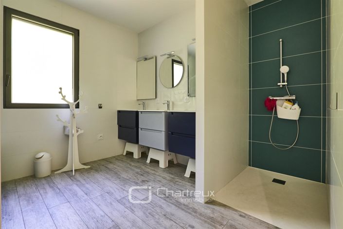 Image No.17-5 Bed House for sale