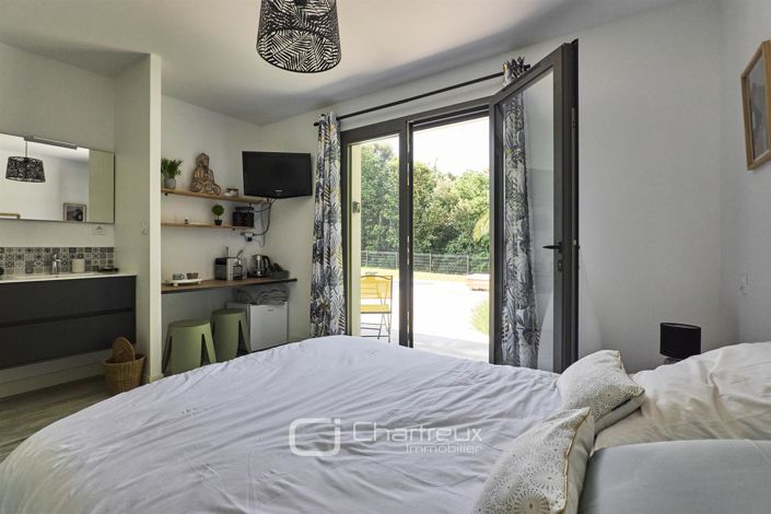 Image No.20-5 Bed House for sale