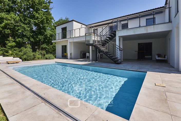 Image No.6-5 Bed House for sale