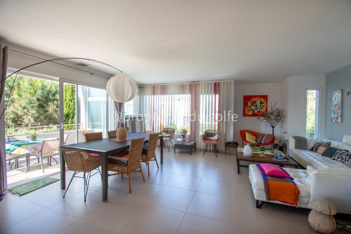 Image No.2-4 Bed House for sale