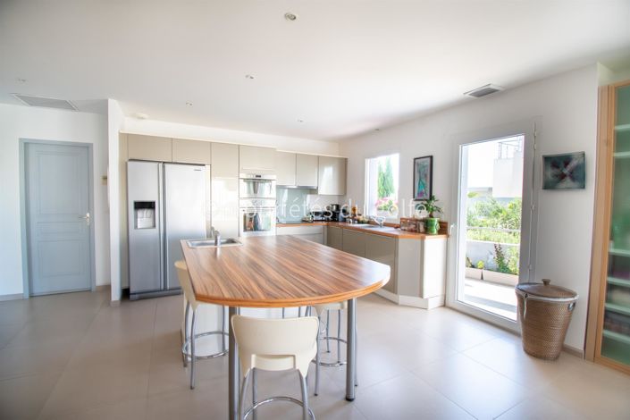 Image No.9-4 Bed House for sale